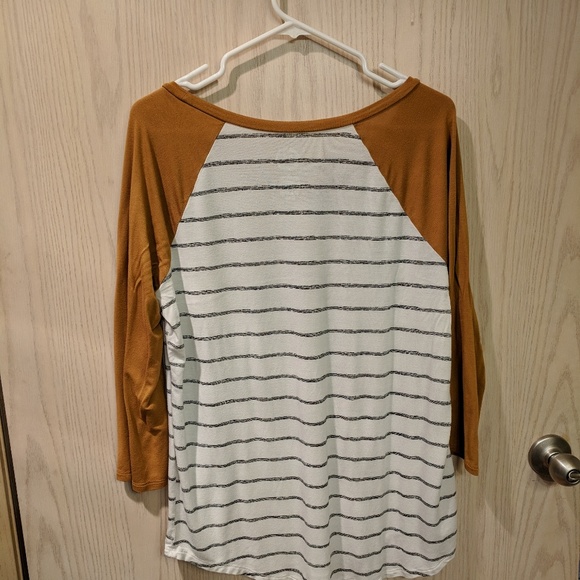 Maurice's tee - Picture 3 of 3